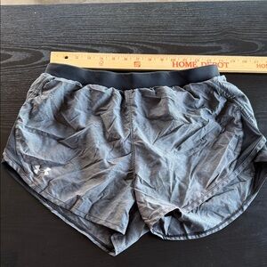 Under Armour Women's Black and Gray Athletic Shorts size medium